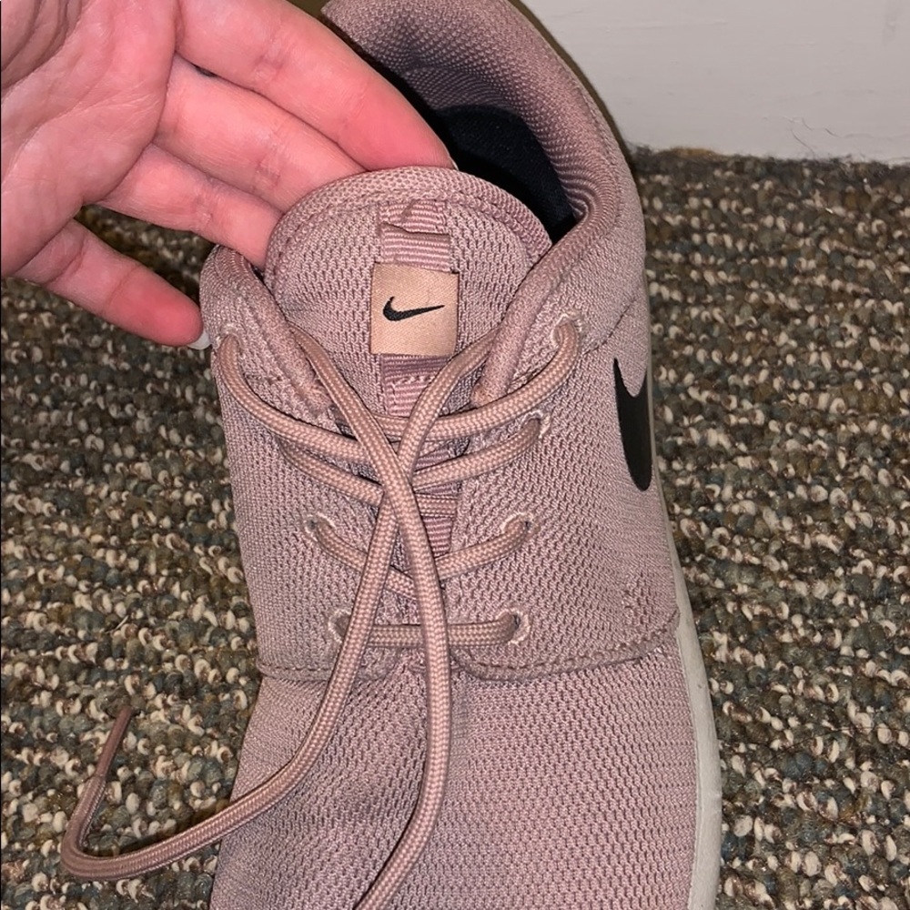 Nike Roshes - Picture 2 of 2